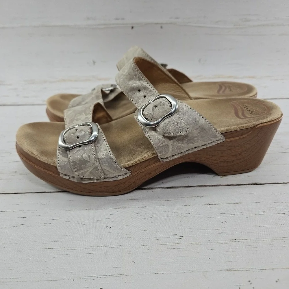 Dansko Sophie Beige Gray Buckle Floral Wood Wedge Leather Sandals EU 39 US 8.5-9